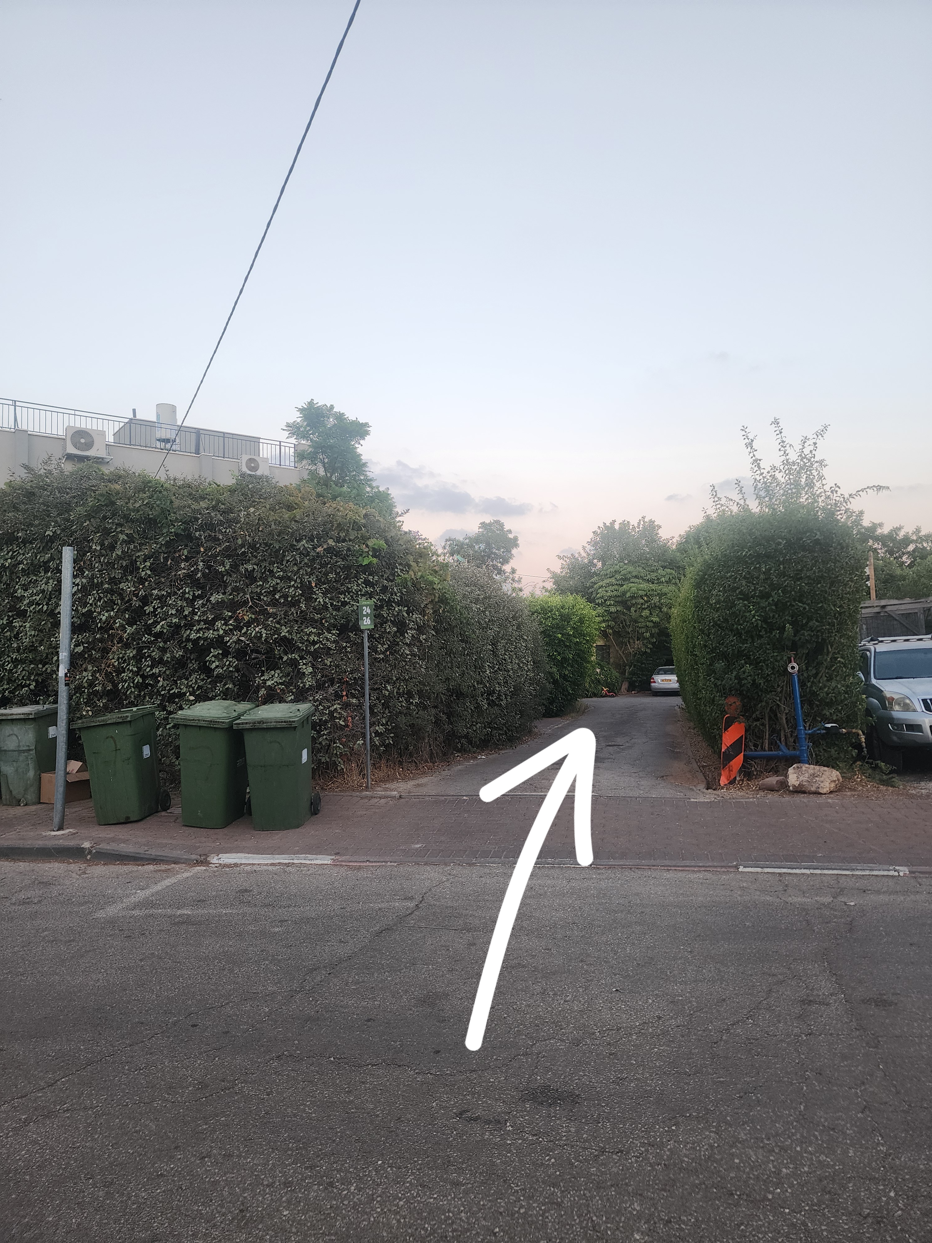 הכניסה לשביל מרחוב הרב גורליק